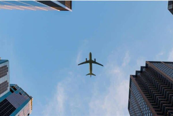 Aviação e Turbulência: estudo aponta aumento da turbulência devido às mudanças climáticas e os riscos crescentes para a aviação.